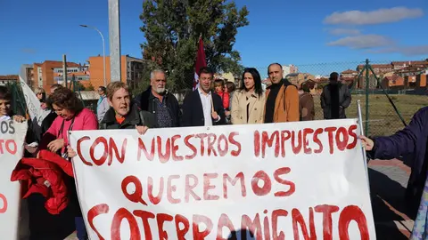 Las protestas por Feve, el soterramiento de San Andrés y el Lexit reciben a Sánchez. Foto: Isaac Llamazares