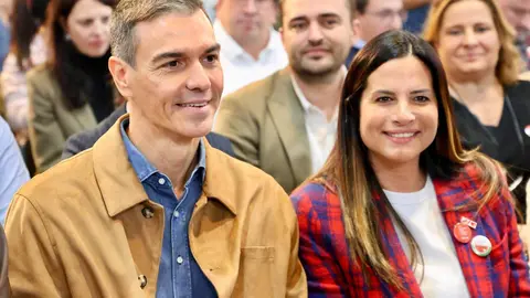 El presidente del Gobierno, Pedro Sánchez, clausura de las Jornadas del PSOE ''Atrévete a construir futuro en Castilla y León'', junto al secretario general del PSOECyL y candidato a la Presidencia de la Junta, Carlos Martínez. Foto: Campillo