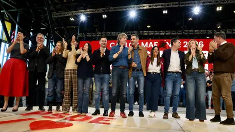 El presidente del Gobierno, Pedro Sánchez, clausura de las Jornadas del PSOE ''Atrévete a construir futuro en Castilla y León'', junto al secretario general del PSOECyL y candidato a la Presidencia de la Junta, Carlos Martínez. Foto: Campillo