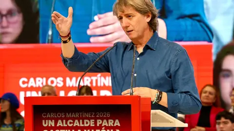 El presidente del Gobierno, Pedro Sánchez, clausura de las Jornadas del PSOE ''Atrévete a construir futuro en Castilla y León'', junto al secretario general del PSOECyL y candidato a la Presidencia de la Junta, Carlos Martínez. Foto: Campillo
