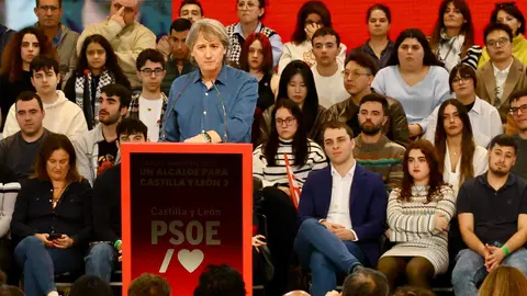 El presidente del Gobierno, Pedro Sánchez, clausura de las Jornadas del PSOE ''Atrévete a construir futuro en Castilla y León'', junto al secretario general del PSOECyL y candidato a la Presidencia de la Junta, Carlos Martínez. Foto: Campillo