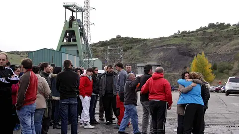 Este martes 28 de octubre se cumplen doce años del accidente que costó la vida a seis mineros en La Pola de Gordón. El juicio, visto para sentencia desde hace más de dos años, mantiene a las familias en un limbo judicial y emocional. Fotos: Peio García