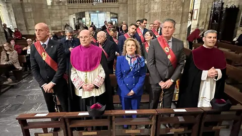 Celebración de una misa con motivo de la festividad de San Marcelo, patrón de la ciudad, a la que asiste la corporación municipal, encabezada por alcalde de León, y el presidente de las Cortes de Castilla y León, Carlos Pollán. Fotos: Peio García  AytoLeón