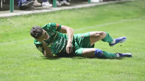 El conjunto maragato firma un partido memorable en La Eragudina, iguala en el 90 con un golazo de Adri Álvarez y se despide de la Copa del Rey tras una agónica tanda de penaltis en la que el héroe del encuentro falló el lanzamiento decisivo. Fotos: Isaac Llamazares