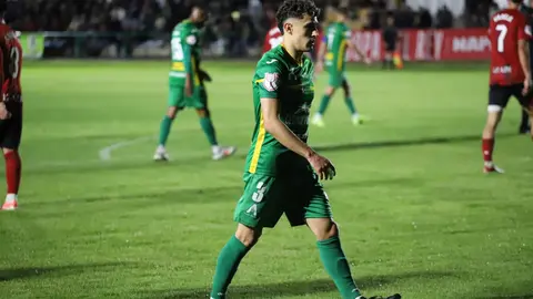 El conjunto maragato firma un partido memorable en La Eragudina, iguala en el 90 con un golazo de Adri Álvarez y se despide de la Copa del Rey tras una agónica tanda de penaltis en la que el héroe del encuentro falló el lanzamiento decisivo. Fotos: Isaac Llamazares