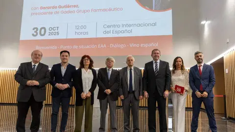Empresas Amigas Alumni celebra, en colaboración con el Consejo Económico y Social de Castilla y León, un encuentro con Gerardo Gutiérrez, presidente de Gutinver y fundador de Gadea Grupo Farmacéutico, bajo el título ‘Universidad y empresa por el talento’. La bienvenida corre a cargo de la vicerrectora de Estudiantes, Inclusión, Igualdad y Compromiso Social, Marta Gutiérrez; el presidente del CES–CyL, Enrique Cabero; y el consejero de Alumni–Usal, Isidoro Alanís. Fotos: David Arranz