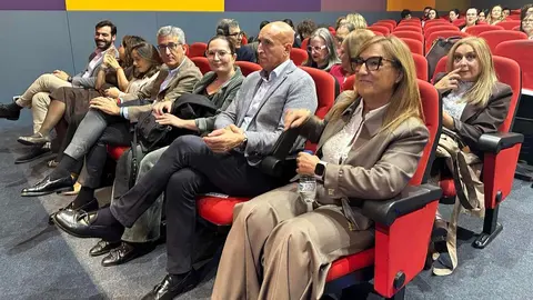 La segunda edición del Congreso de Mujeres Empresarias y Networking Estratégico congrega este jueves a decenas de profesionales en el Salón de Actos de Unicaja con ponencias sobre liderazgo, innovación y sostenibilidad. En las imágenes, la inauguración oficial. Fotos: Heraldo de León | AytoLeon