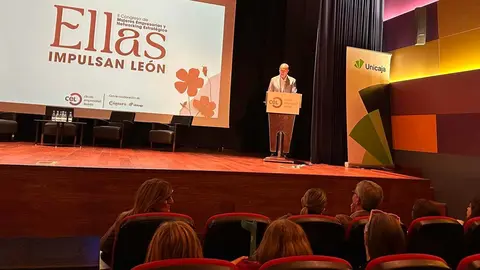La segunda edición del Congreso de Mujeres Empresarias y Networking Estratégico congrega este jueves a decenas de profesionales en el Salón de Actos de Unicaja con ponencias sobre liderazgo, innovación y sostenibilidad. En las imágenes, la inauguración oficial. Fotos: Heraldo de León | AytoLeon