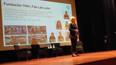 La segunda edición del Congreso de Mujeres Empresarias y Networking Estratégico congrega este jueves a decenas de profesionales en el Salón de Actos de Unicaja con ponencias sobre liderazgo, innovación y sostenibilidad. En las imágenes, la inauguración oficial. Fotos: Heraldo de León | AytoLeon