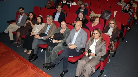 La segunda edición del Congreso de Mujeres Empresarias y Networking Estratégico congrega este jueves a decenas de profesionales en el Salón de Actos de Unicaja con ponencias sobre liderazgo, innovación y sostenibilidad. En las imágenes, la inauguración oficial. Fotos: Peio García