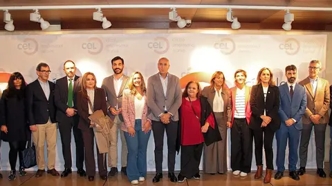 La segunda edición del Congreso de Mujeres Empresarias y Networking Estratégico congrega este jueves a decenas de profesionales en el Salón de Actos de Unicaja con ponencias sobre liderazgo, innovación y sostenibilidad. En las imágenes, la inauguración oficial. Fotos: Peio García
