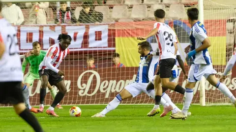 La Ponferradina resuelve sin problemas la eliminatoria de Copa en Logroño. El equipo de Estévez, solvente de principio a fin, hace valer su superioridad para salvar la eliminatoria.