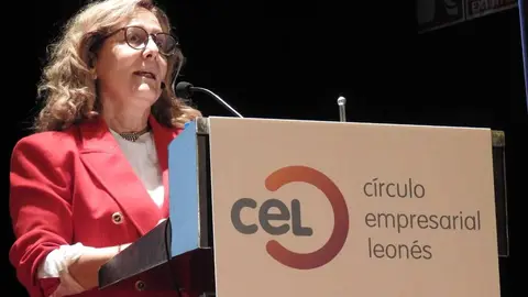 La segunda edición del Congreso de Mujeres Empresarias y Networking Estratégico congrega este jueves a decenas de profesionales en el Salón de Actos de Unicaja con ponencias sobre liderazgo, innovación y sostenibilidad. En las imágenes, la inauguración oficial. Fotos: Peio García