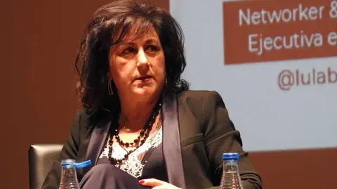 La segunda edición del Congreso de Mujeres Empresarias y Networking Estratégico congrega este jueves a decenas de profesionales en el Salón de Actos de Unicaja con ponencias sobre liderazgo, innovación y sostenibilidad. En las imágenes, la inauguración oficial. Fotos: Peio García