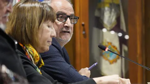 Pleno del Ayuntamiento de Ponferrada en el que se ha rechazado el proyecto para reconstruir las piscinas climatizadas del complejo Lydia Valentín de Ponferrada. Fotos: César Sánchez