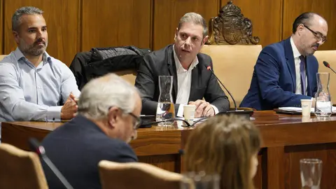 Pleno del Ayuntamiento de Ponferrada en el que se ha rechazado el proyecto para reconstruir las piscinas climatizadas del complejo Lydia Valentín de Ponferrada. Fotos: César Sánchez