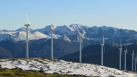 El montañero leonés Javier Fernández culmina el primer recorrido por la Cordillera Cantábrica de extremo a extremo ascendiendo las principales cumbres.