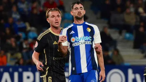 La Deportiva aprovecha un gran centro de Andoni López desde el córner para abrir el marcador. David Andújar remató con potencia y puso por delante a los blanquiazules en El Toralín ante el Cacereño.