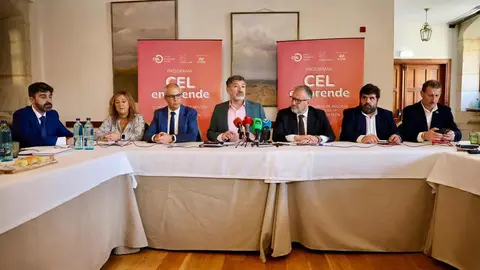 El presidente del Círculo Empresarial Leonés, Julio César Álvarez, el presidente de las Cortes y la Fundación de Castilla y León, Carlos Pollán, presentan la tercera edición del programa CEL Emprende acompañados del director de la Fundación, Juan Zapatero, y del director gerente de la empresa colaboradora Hyundai Lemauto, Roberto Rodríguez. Foto: Peio García
