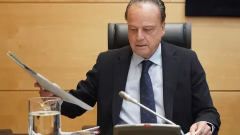 El presidente del Consejo de Cuentas de Castilla y León, Mario Amilivia, presenta en la Comisión de Economía y Hacienda el informe ‘Análisis del nivel de prestación y asistencia de la Diputación de León a los pequeños municipios, ejercicio 2019-2022’, así como el informe ‘Análisis del nivel de prestación y asistencia del Consejo Comarcal del Bierzo a los pequeños municipios, ejercicio 2019-2022’. Foto: Rubén Cacho.