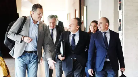 El presidente del Consejo de Cuentas de Castilla y León, Mario Amilivia, presenta en la Comisión de Economía y Hacienda el informe ‘Análisis del nivel de prestación y asistencia de la Diputación de León a los pequeños municipios, ejercicio 2019-2022’, así como el informe ‘Análisis del nivel de prestación y asistencia del Consejo Comarcal del Bierzo a los pequeños municipios, ejercicio 2019-2022’. Foto: Rubén Cacho.