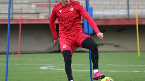 La Cultural ha regresado a los entrenamientos y este martes lo ha hecho con el nuevo balón 'de invierno'.