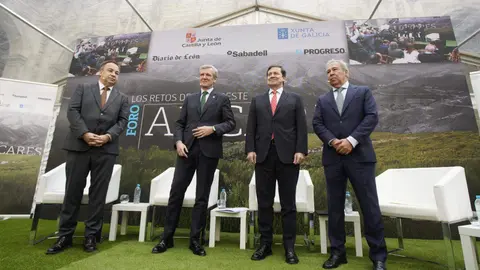 El presidente de la Junta de Castilla y León, Alfonso Fernández Mañueco, participa en la II edición del Foro Ancares, 'Los Retos del Noroeste', junto al presidente de la Xunta de Galicia, Alfonso Rueda, entre otros. Foto: César Sánchez
