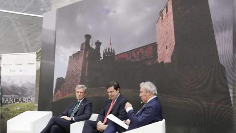 El presidente de la Junta de Castilla y León, Alfonso Fernández Mañueco, participa en la II edición del Foro Ancares, 'Los Retos del Noroeste', junto al presidente de la Xunta de Galicia, Alfonso Rueda, entre otros. Foto: César Sánchez
