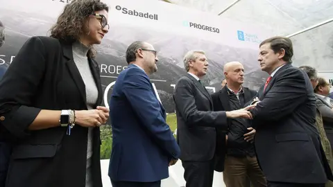 El presidente de la Junta de Castilla y León, Alfonso Fernández Mañueco, participa en la II edición del Foro Ancares, 'Los Retos del Noroeste', junto al presidente de la Xunta de Galicia, Alfonso Rueda, entre otros. Foto: César Sánchez