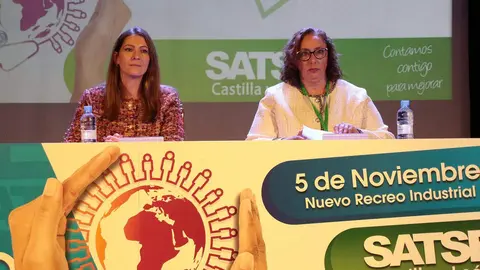 La presidenta del Sindicato de Enfermería, Satse, Laura África Villaseñor y la secretaria general autonómica de Satse en Castilla y León, Mercedes Gago López, inauguran el VI Congreso de Investigación Satse Castilla y León ‘Liderando el cuidado’. Foto: Peio García