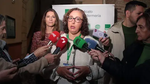 La presidenta del Sindicato de Enfermería, Satse, Laura África Villaseñor y la secretaria general autonómica de Satse en Castilla y León, Mercedes Gago López, inauguran el VI Congreso de Investigación Satse Castilla y León ‘Liderando el cuidado’. Foto: Peio García