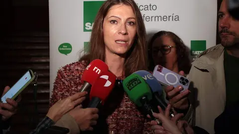 La presidenta del Sindicato de Enfermería, Satse, Laura África Villaseñor y la secretaria general autonómica de Satse en Castilla y León, Mercedes Gago López, inauguran el VI Congreso de Investigación Satse Castilla y León ‘Liderando el cuidado’. Foto: Peio García