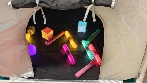 El Ayuntamiento de Valencia de Don Juan, a través de la Concejalía de Servicios Sociales, ha acometido una profunda modernización en la Escuela Municipal de Educación Infantil PequeCoyanza, con una inversión superior a 10.000 euros destinada a mejorar la calidad educativa y el bienestar de los más pequeños.