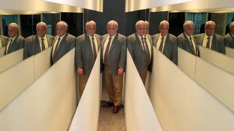 El consejero de Cultura, Turismo y Deporte, Gonzalo Santonja, presenta la exposición ‘Yoko Ono. Insound and Instructure’. Foto: Peio García