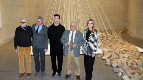 El consejero de Cultura, Turismo y Deporte, Gonzalo Santonja, presenta la exposición ‘Yoko Ono. Insound and Instructure’. Foto: Peio García