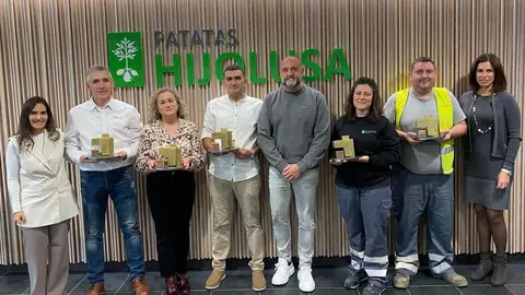 Patatas Hijolusa ha celebrado un emotivo acto de reconocimiento a cinco profesionales que cumplen una década de trayectoria en la empresa.