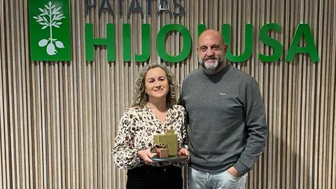 Patatas Hijolusa ha celebrado un emotivo acto de reconocimiento a cinco profesionales que cumplen una década de trayectoria en la empresa.