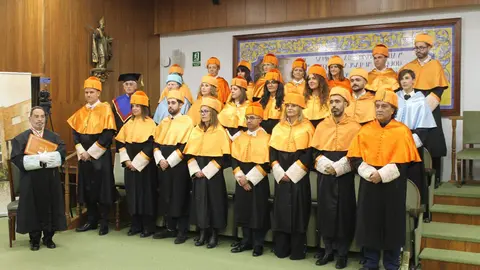 Económicas gradúa a 200 nuevos profesionales y les anima a impulsar el desarrollo económico. Foto: ULE