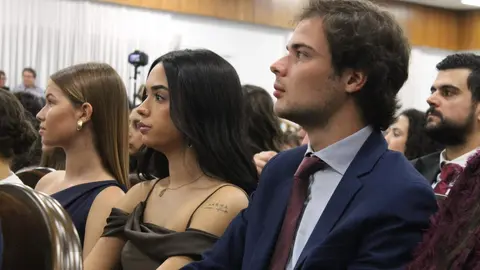 Económicas gradúa a 200 nuevos profesionales y les anima a impulsar el desarrollo económico. Foto: ULE