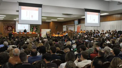 Económicas gradúa a 200 nuevos profesionales y les anima a impulsar el desarrollo económico. Foto: ULE