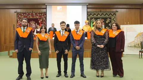 Económicas gradúa a 200 nuevos profesionales y les anima a impulsar el desarrollo económico. Foto: ULE