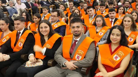 Económicas gradúa a 200 nuevos profesionales y les anima a impulsar el desarrollo económico. Foto: ULE