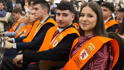 Económicas gradúa a 200 nuevos profesionales y les anima a impulsar el desarrollo económico. Foto: ULE