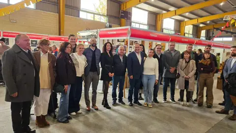 El presidente de la Diputación, Gerardo Álvarez Courel, y el vicepresidente para el Bierzo, Luis Alberto Arias, entre otros, han asistido a la inauguración del XVIII Magosto y Mercado Tradicional de Páramo del Sil. Foto: Dipu León