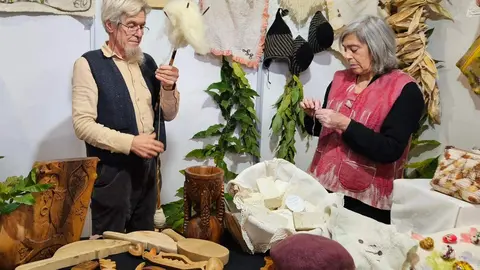 El presidente de la Diputación, Gerardo Álvarez Courel, y el vicepresidente para el Bierzo, Luis Alberto Arias, entre otros, han asistido a la inauguración del XVIII Magosto y Mercado Tradicional de Páramo del Sil. Foto: Dipu León