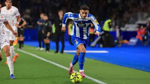 La Cultural paga muy caro dos errores ante el Deportivo. El equipo de Ziganda paga muy caro sus errores ante un rival de entidad.