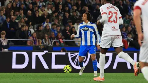 La Cultural paga muy caro dos errores ante el Deportivo. El equipo de Ziganda paga muy caro sus errores ante un rival de entidad.