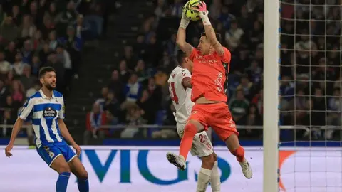 La Cultural paga muy caro dos errores ante el Deportivo. El equipo de Ziganda paga muy caro sus errores ante un rival de entidad.