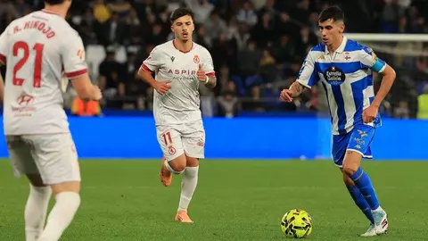 La Cultural paga muy caro dos errores ante el Deportivo. El equipo de Ziganda paga muy caro sus errores ante un rival de entidad.