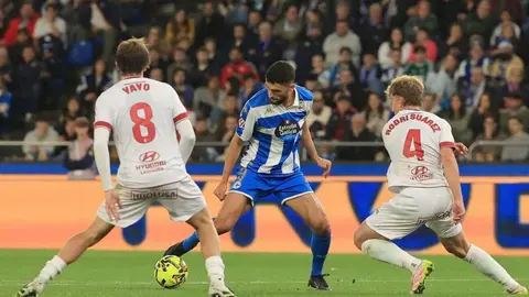 La Cultural paga muy caro dos errores ante el Deportivo. El equipo de Ziganda paga muy caro sus errores ante un rival de entidad.